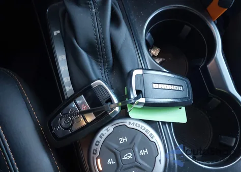 2024 Ford Bronco Badlands z USA, uszkodzony, nr VIN 1FMEE9BP4RLB13401